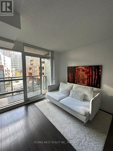 512 - 68 Abell Street, Toronto, ON - Indoor Photo Showing Living Room