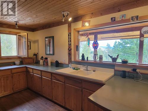 111 Harding Road, Williams Lake, BC - Indoor Photo Showing Kitchen