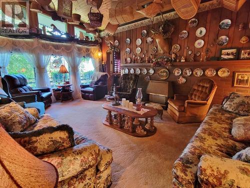 1733 Hazel Street, Williams Lake, BC - Indoor Photo Showing Living Room