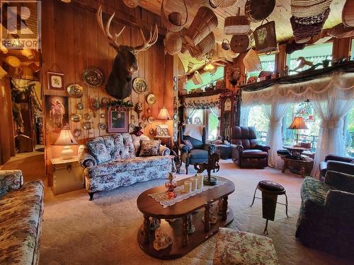 1733 Hazel Street, Williams Lake, BC - Indoor Photo Showing Living Room