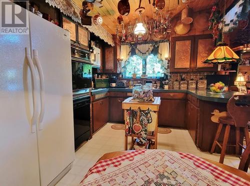 1733 Hazel Street, Williams Lake, BC - Indoor Photo Showing Kitchen