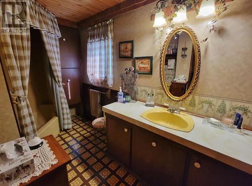 1733 Hazel Street, Williams Lake, BC - Indoor Photo Showing Bathroom