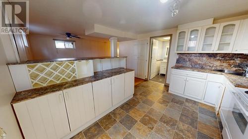 9212 76 Street, Fort St. John, BC - Indoor Photo Showing Kitchen