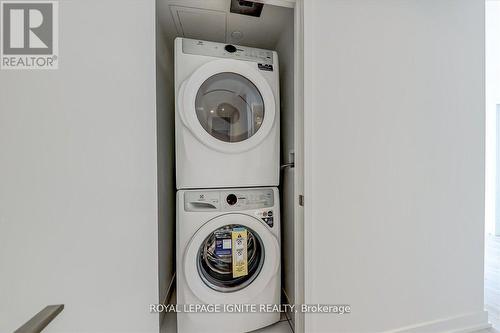 1806 - 2033 Kennedy Road, Toronto, ON - Indoor Photo Showing Laundry Room