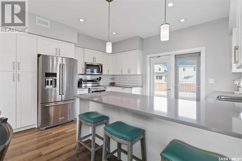 231 Childers Cove, Saskatoon, SK - Indoor Photo Showing Kitchen With Upgraded Kitchen