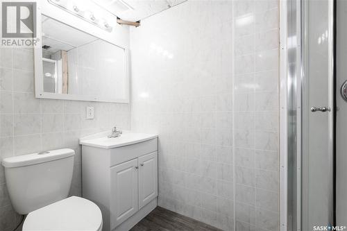 10 Langley Street, Regina, SK - Indoor Photo Showing Bathroom