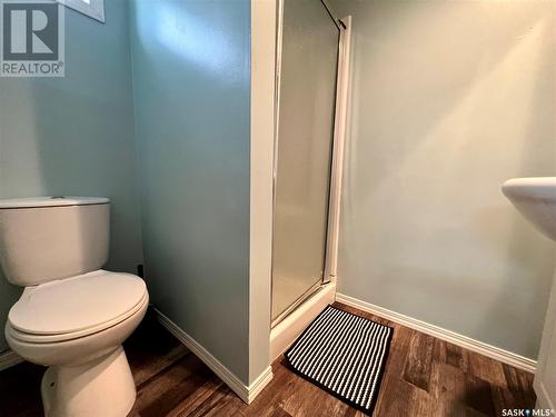 288 13Th Avenue Ne, Swift Current, SK - Indoor Photo Showing Bathroom