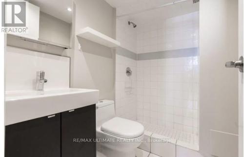 798 Richmond Street W, Toronto, ON - Indoor Photo Showing Bathroom