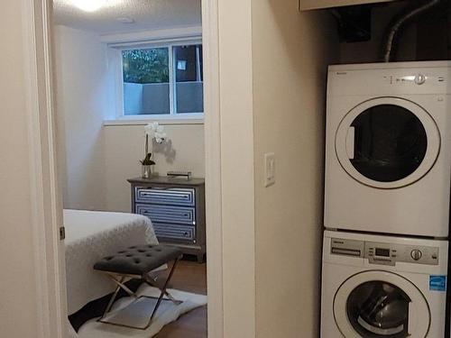 70-28 Fieldway Rd, Toronto, ON - Indoor Photo Showing Laundry Room