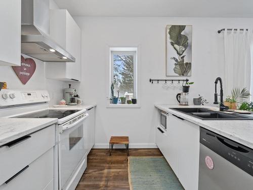 Kitchen - 6 Ch. Des Coeurs-Saignants, Val-Des-Monts, QC - Indoor Photo Showing Kitchen With Double Sink