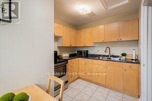 48 Braden Way, Vaughan, ON - Indoor Photo Showing Kitchen With Double Sink