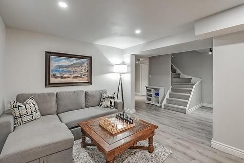 1557 Princeton Crescent, Oakville, ON - Indoor Photo Showing Living Room