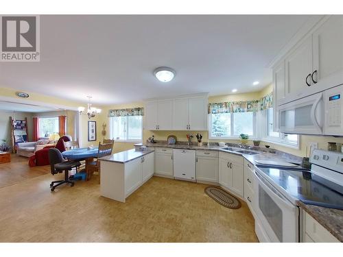 2720 Salmon River Road, Salmon Arm, BC - Indoor Photo Showing Kitchen With Double Sink