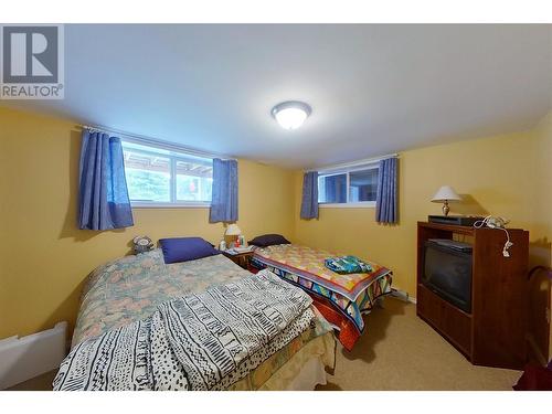 2720 Salmon River Road, Salmon Arm, BC - Indoor Photo Showing Bedroom