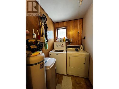 2720 Salmon River Road, Salmon Arm, BC - Indoor Photo Showing Laundry Room