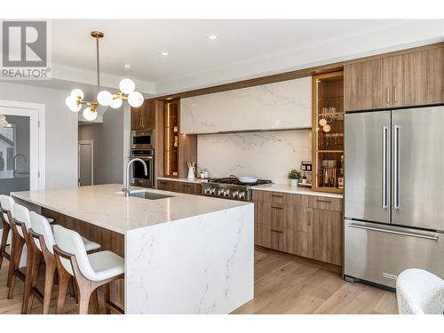 3313 Aspen Lane, Kelowna, BC - Indoor Photo Showing Kitchen With Upgraded Kitchen