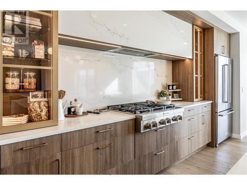 3313 Aspen Lane, Kelowna, BC - Indoor Photo Showing Kitchen With Upgraded Kitchen