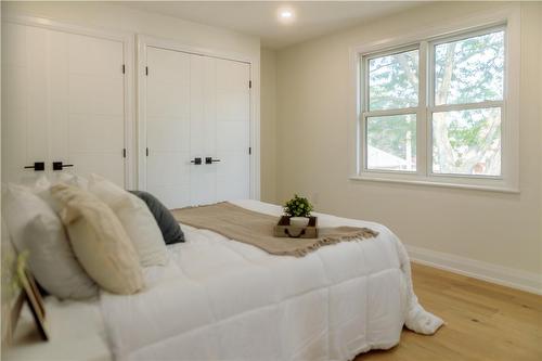 206 West 32Nd Street, Hamilton, ON - Indoor Photo Showing Bedroom