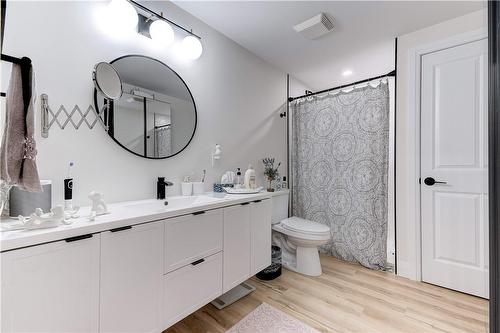 121 Daugaard Avenue, Paris, ON - Indoor Photo Showing Bathroom