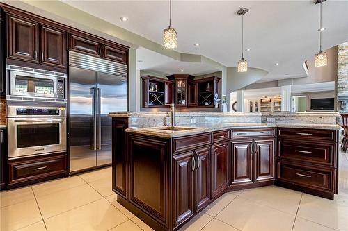 4979 Merritt Road N, Beamsville, ON - Indoor Photo Showing Kitchen With Upgraded Kitchen