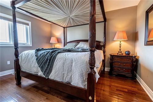 4979 Merritt Road N, Beamsville, ON - Indoor Photo Showing Bedroom