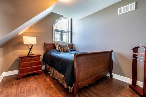 4979 Merritt Road N, Beamsville, ON - Indoor Photo Showing Bedroom