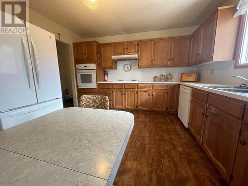 4150 Hughes Road, Kelowna, BC - Indoor Photo Showing Kitchen