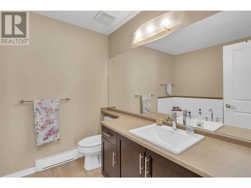 1350 Ridgeway Drive Unit# 403, Kelowna, BC - Indoor Photo Showing Bathroom