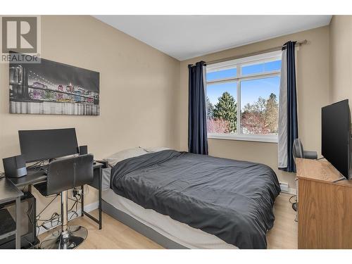 1350 Ridgeway Drive Unit# 403, Kelowna, BC - Indoor Photo Showing Bedroom