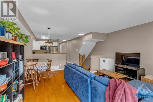 255 Deercroft Avenue, Ottawa, ON - Indoor Photo Showing Living Room