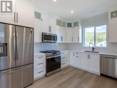 602 Nighthawk Avenue, Vernon, BC - Indoor Photo Showing Kitchen