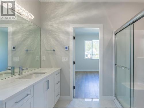 602 Nighthawk Avenue, Vernon, BC - Indoor Photo Showing Bathroom