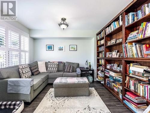 24 Cedar Dale Dr, Kawartha Lakes, ON - Indoor Photo Showing Living Room