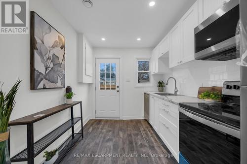 15 Shakespeare Ave, St. Catharines, ON - Indoor Photo Showing Kitchen