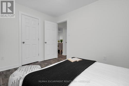 15 Shakespeare Ave, St. Catharines, ON - Indoor Photo Showing Bedroom