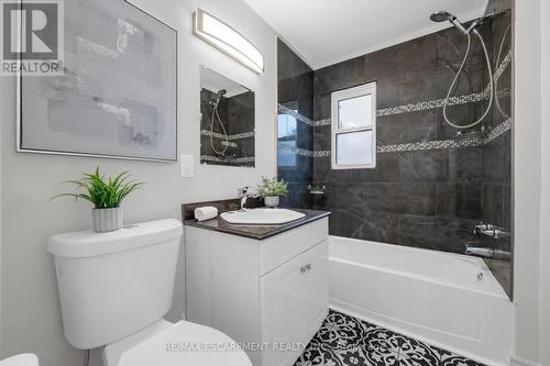 15 Shakespeare Ave, St. Catharines, ON - Indoor Photo Showing Bathroom