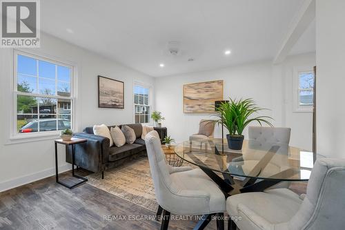 15 Shakespeare Ave, St. Catharines, ON - Indoor Photo Showing Dining Room