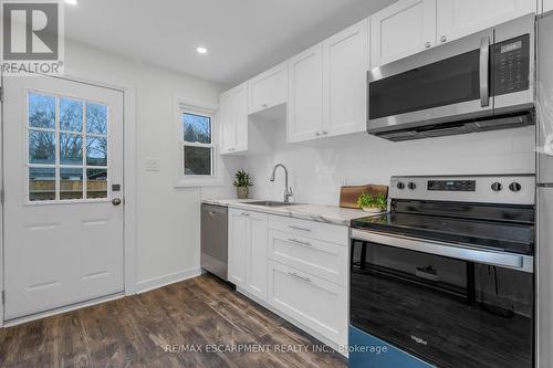 15 Shakespeare Avenue, St. Catharines, ON - Indoor Photo Showing Kitchen