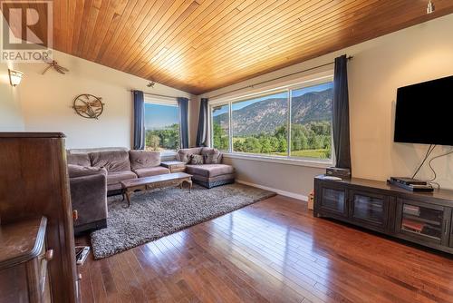 8716 Westsyde Road, Kamloops, BC - Indoor Photo Showing Living Room With Fireplace