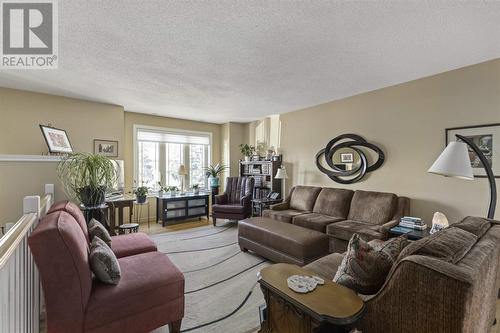 1280 Queen St E, Sault Ste. Marie, ON - Indoor Photo Showing Living Room