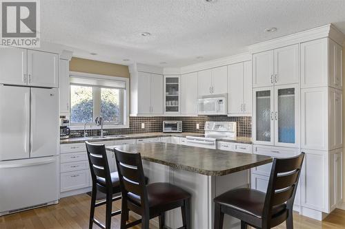 1280 Queen St E, Sault Ste. Marie, ON - Indoor Photo Showing Kitchen