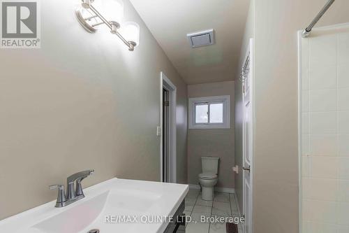 16 Kingsway Crt, Belleville, ON - Indoor Photo Showing Bathroom