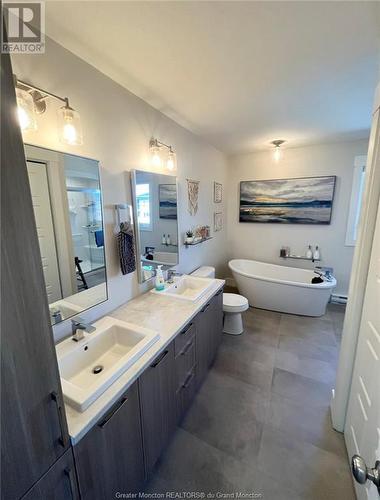109 Melanie St, Dieppe, NB - Indoor Photo Showing Bathroom