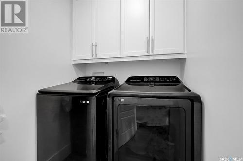 1037 Maplewood Drive, Moose Jaw, SK - Indoor Photo Showing Laundry Room