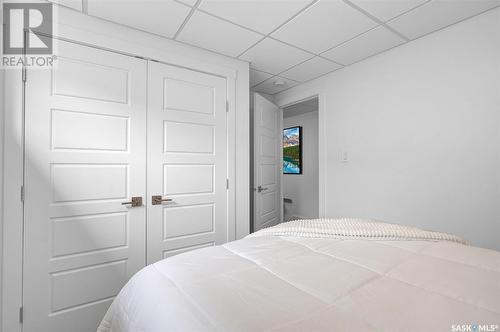 1037 Maplewood Drive, Moose Jaw, SK - Indoor Photo Showing Bedroom