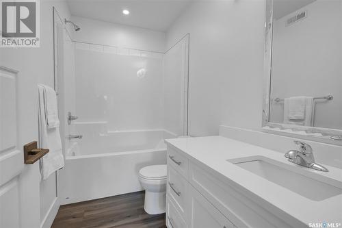 1037 Maplewood Drive, Moose Jaw, SK - Indoor Photo Showing Bathroom