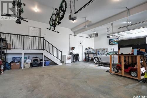 1037 Maplewood Drive, Moose Jaw, SK - Indoor Photo Showing Garage
