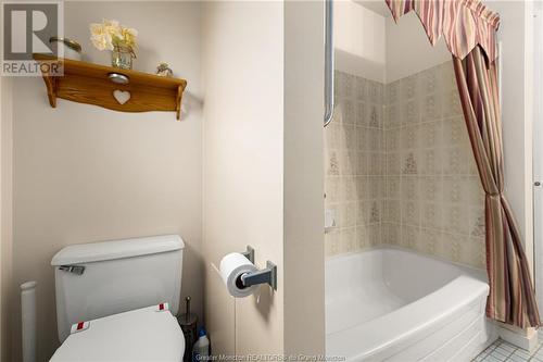 282 Hennessey Rd, Moncton, NB - Indoor Photo Showing Bathroom