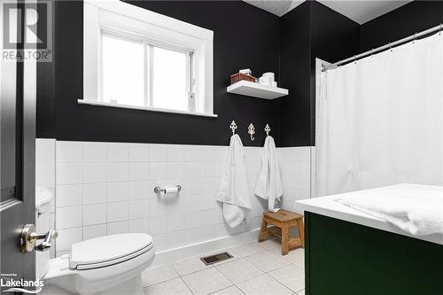 93 Ontario Street, Bracebridge, ON - Indoor Photo Showing Bathroom
