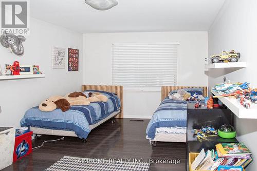 72 Maple Grove Ave, Richmond Hill, ON - Indoor Photo Showing Bedroom